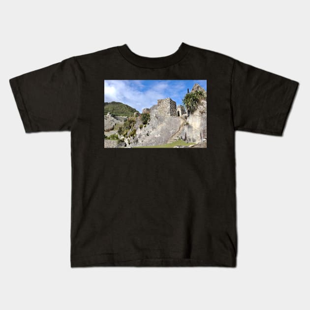 Pérou - Machu Picchu Kids T-Shirt by franck380